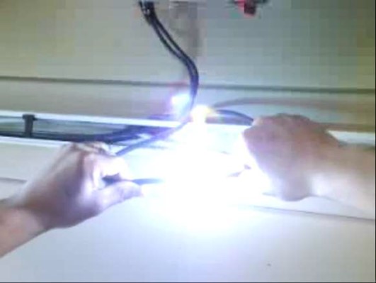 Arco eléctrico entre dos cables de un módulo fotovoltaico