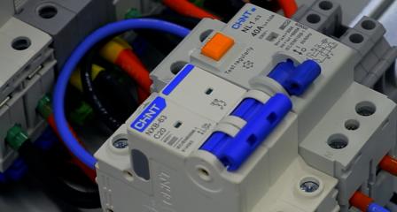 Proteções elétricas de baixa tensão.